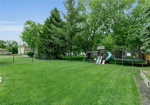 3rd image of 21 Middlesex Rd, Orchard Park, NY 14127 | MLS# B1684060