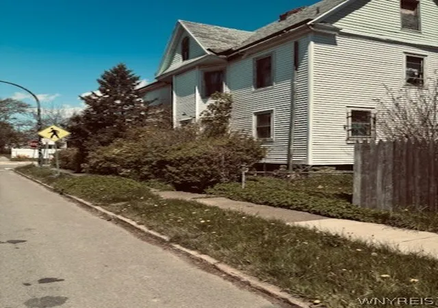 Photo 4 of Sale Pending at 95 Northland Ave, Buffalo, NY 14208 | MLS# B1683829 | Listing updated on 2026-07-06