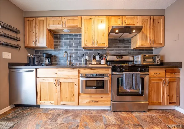 Photo 3 of Sale Pending at 270 Wimbledon Ct, Buffalo, NY 14224 | MLS# B1684954 | Listing updated on 2026-08-03