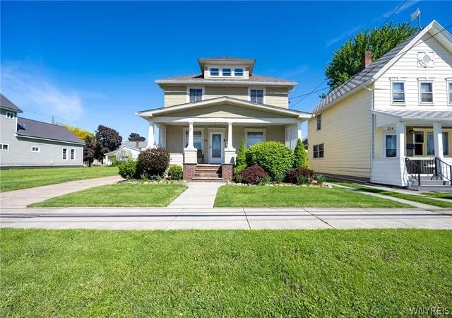 2nd image of 322 Lake Shore Dr E, Dunkirk, NY 14048 | MLS# B1684827