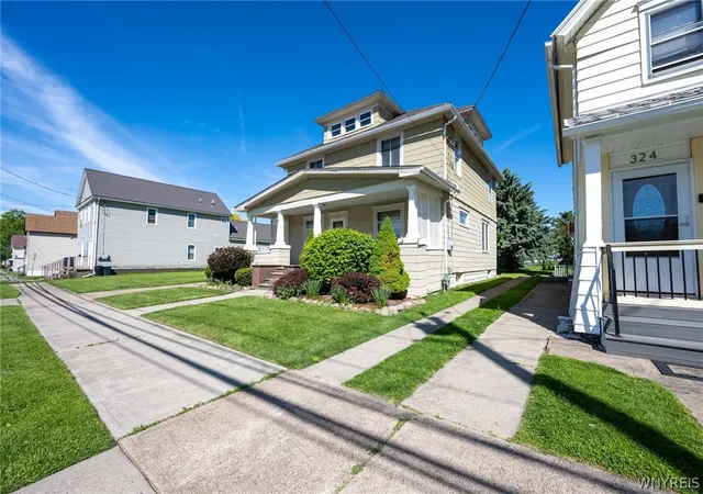 3rd image of 322 Lake Shore Dr E, Dunkirk, NY 14048 | MLS# B1684827