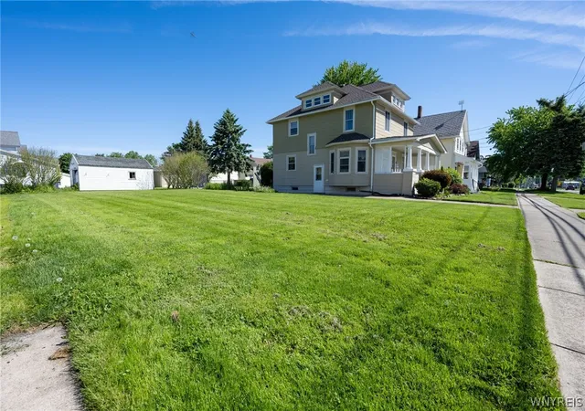 5th image of 322 Lake Shore Dr E, Dunkirk, NY 14048 | MLS# B1684827