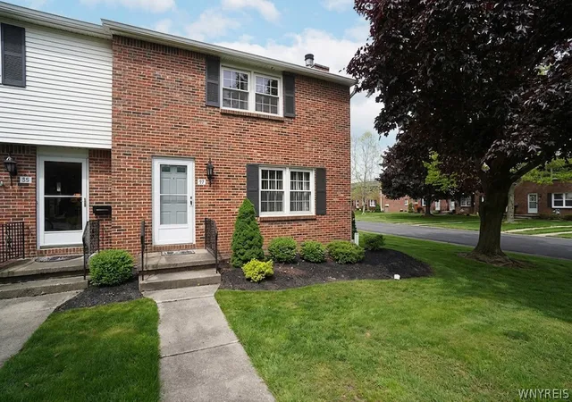 Homes for sale in West Seneca, NY | 57 Wimbledon Ln, West Seneca, NY 14224 | MLS# B1684777