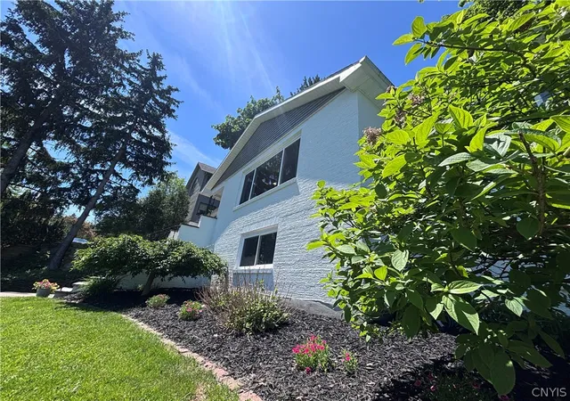 3rd image of 110 Winkworth Pkwy, Syracuse, NY 13215 | MLS# S1684427