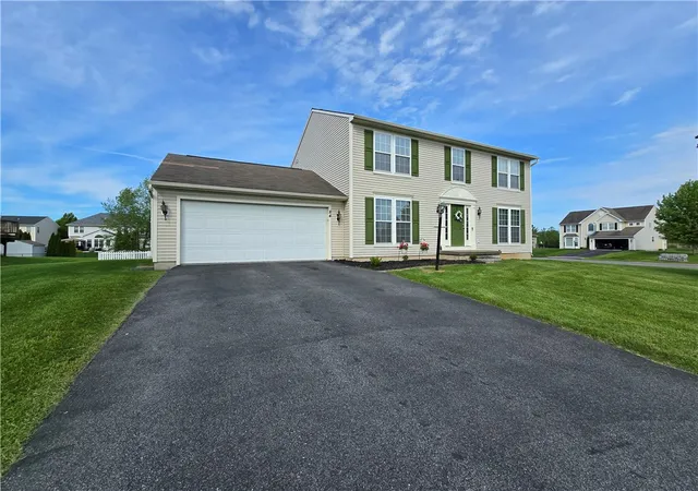 Homes for sale in Henrietta, NY | 84 Goldfinch Dr, Henrietta, NY 14586 | MLS# R1685068