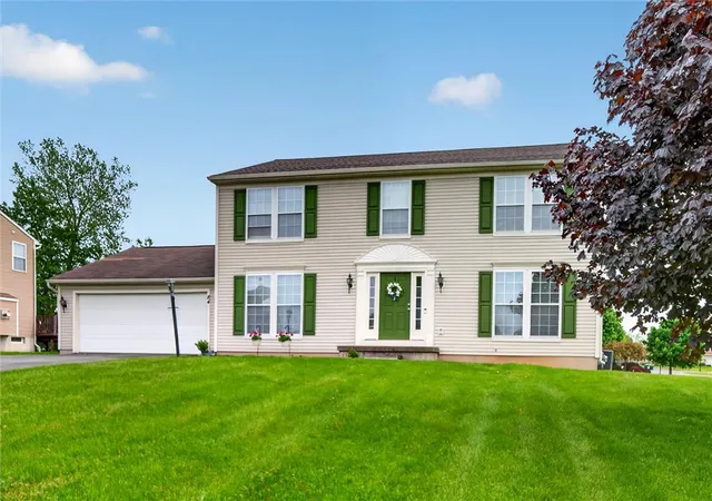 Homes for sale in Henrietta, NY | 84 Goldfinch Dr, Henrietta, NY 14586 | MLS# R1685068