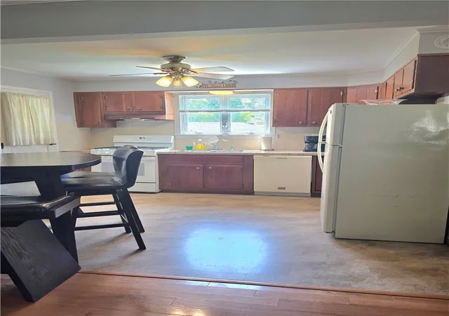 2nd image of 236 E Pulteney St, Corning, NY 14830 | MLS# R1685172