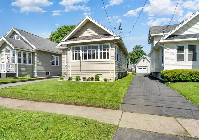 Homes for sale in Whitestown, NY | 9 Russell Ave, Whitestown, NY 13495 | MLS# S1685071