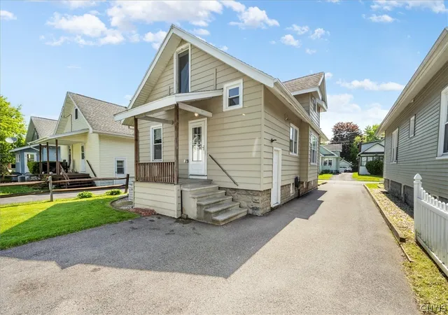 Homes for sale in Whitestown, NY | 9 Russell Ave, Whitestown, NY 13495 | MLS# S1685071