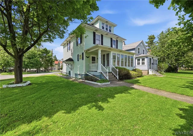 Homes for sale in Lancaster, NY | 40 Litchfield Ave, Lancaster, NY 14043 | MLS# B1685167