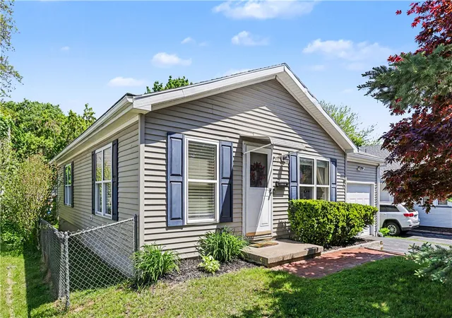 1st image of 98 Dewberry Dr, Irondequoit, NY 14622 | MLS# R1685183