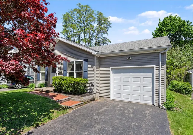 2nd image of 98 Dewberry Dr, Irondequoit, NY 14622 | MLS# R1685183