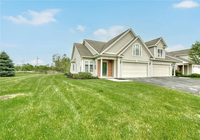 Homes for sale in Henrietta, NY | 95 Eagle Pine, Henrietta, NY 14623 | MLS# R1684332