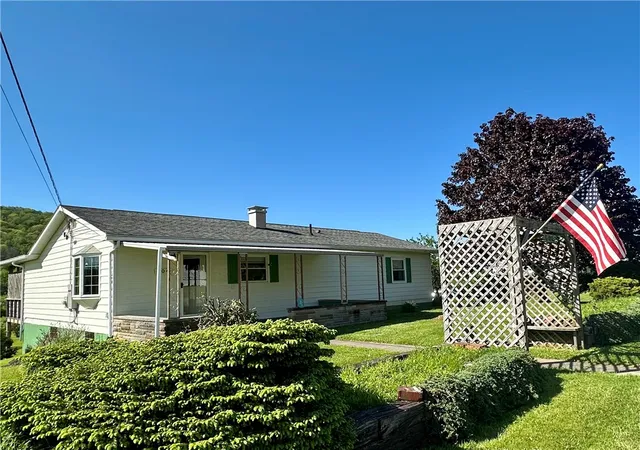 Homes for sale in Bradford Town, PA | 604 W Corydon St, Bradford Town, PA 16701 | MLS# R1685192