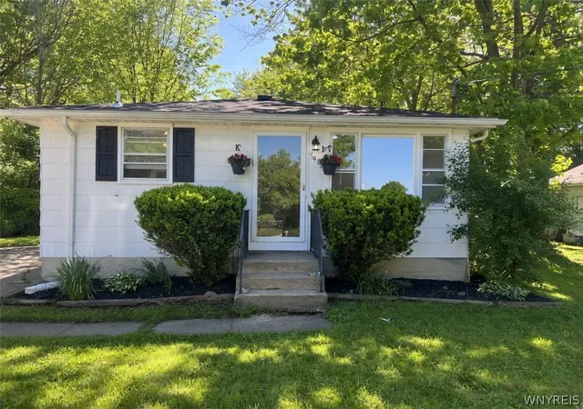 Homes for sale in Hamburg, NY | 5901 Rosewood Terrace, Hamburg, NY 14085 | MLS# B1685253