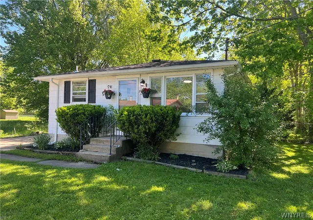 Homes for sale in Hamburg, NY | 5901 Rosewood Terrace, Hamburg, NY 14085 | MLS# B1685253