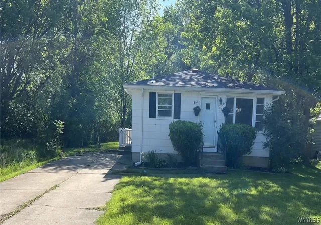 Homes for sale in Hamburg, NY | 5901 Rosewood Terrace, Hamburg, NY 14085 | MLS# B1685253