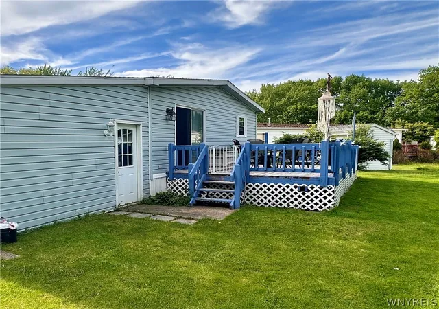 Homes for sale in Hamburg, NY | 11 Brookridge Dr, Hamburg, NY 14075 | MLS# B1684934