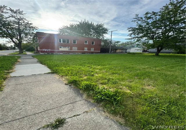 3rd image of 518 Ferry Ave, Niagara Falls, NY 14301 | MLS# B1684306
