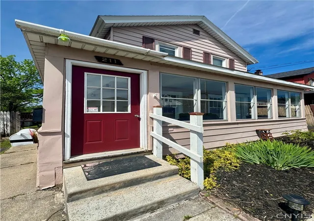 Homes for sale in Syracuse, NY | 211 Pharis St, Syracuse, NY 13204 | MLS# S1684514