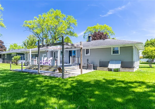 Homes for sale in Gates, NY | 7 E Crest Dr, Gates, NY 14606 | MLS# R1683609