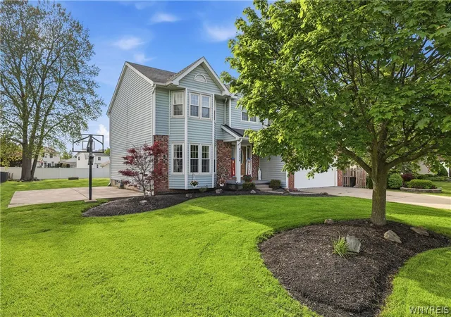 3rd image of 7224 Winbert Dr, Wheatfield, NY 14120 | MLS# B1685207