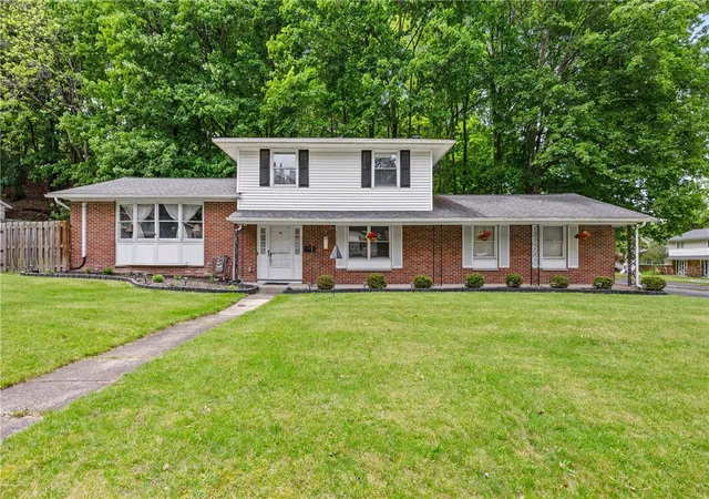 1st image of 87 Chapel Hill Dr, Irondequoit, NY 14617 | MLS# R1684554