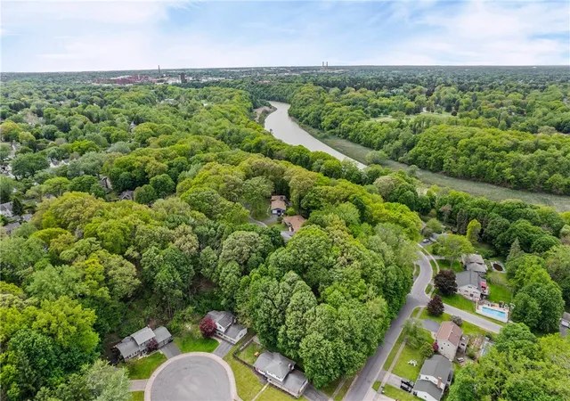 37th image of 87 Chapel Hill Dr, Irondequoit, NY 14617 | MLS# R1684554