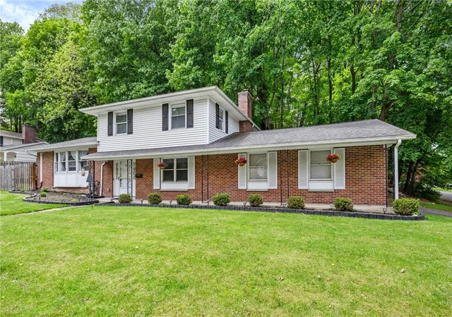 3rd image of 87 Chapel Hill Dr, Irondequoit, NY 14617 | MLS# R1684554
