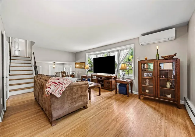 4th image of 87 Chapel Hill Dr, Irondequoit, NY 14617 | MLS# R1684554