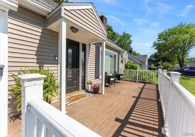 3rd image of 6 Fay Park Dr, Salina, NY 13212 | MLS# S1684351