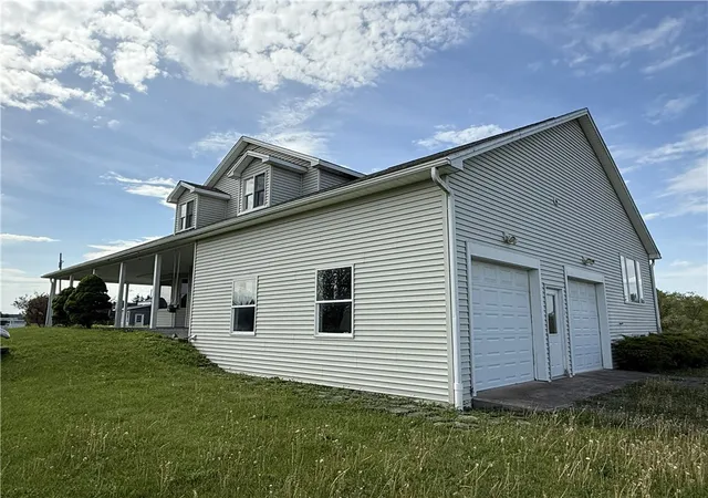Photo 4 of Single family home for sale at 308 Prospect Hl Rd, Horseheads, NY 14845 | MLS# R1685467 | Listing updated on 2026-06-29