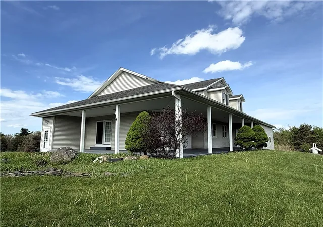 Photo 5 of Single family home for sale at 308 Prospect Hl Rd, Horseheads, NY 14845 | MLS# R1685467 | Listing updated on 2026-06-29