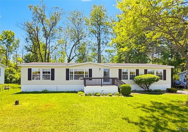 Homes for sale in New Hartford, NY | 84 Millstream Ct, New Hartford, NY 13321 | MLS# S1685124