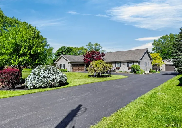 4th image of 4119 Beach Ridge Rd, Pendleton, NY 14120 | MLS# B1685193