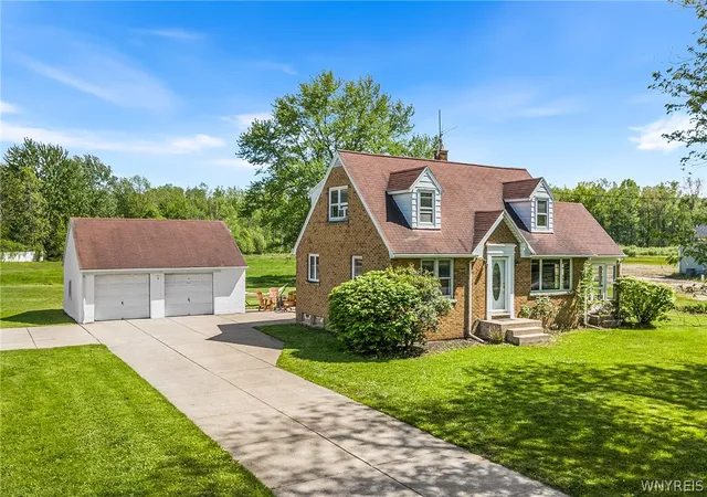 2nd image of 801 Tonawanda Creek Rd, Amherst, NY 14228 | MLS# B1683993