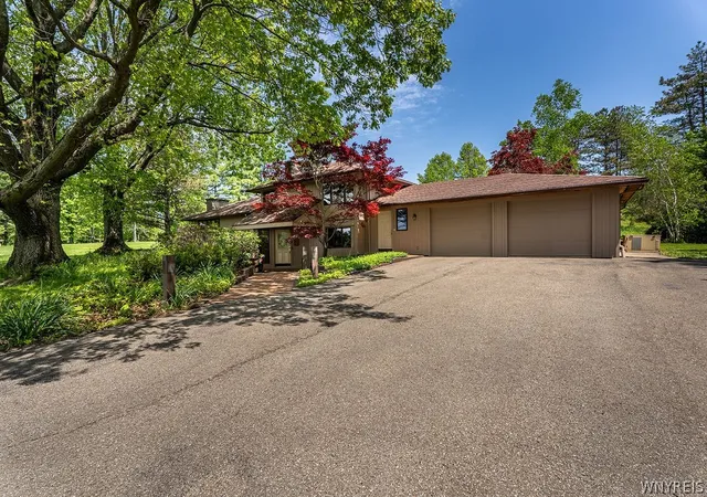 1st image of 6787 Chestnut Ridge Rd, Orchard Park, NY 14127 | MLS# B1685134