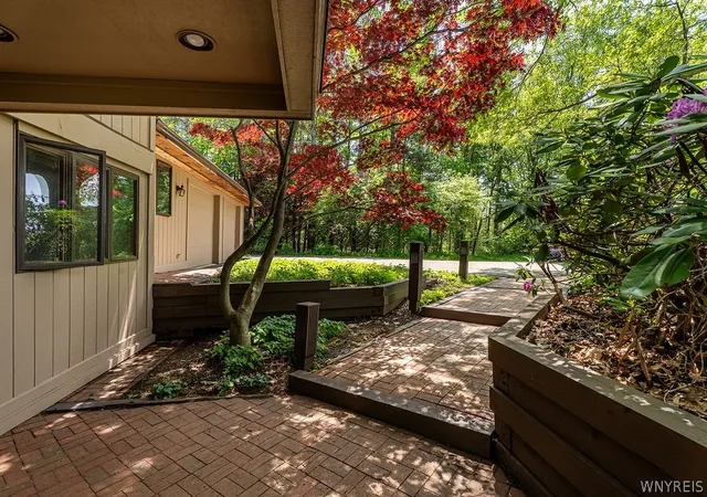 4th image of 6787 Chestnut Ridge Rd, Orchard Park, NY 14127 | MLS# B1685134