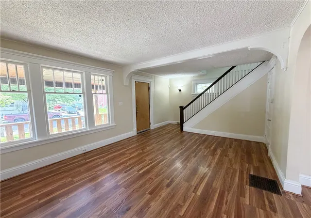 3rd image of 14 Midway Ave, Buffalo, NY 14215 | MLS# R1685513