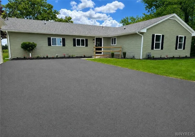 1st image of 1581 Bowen Rd, Elma, NY 14059 | MLS# B1685483