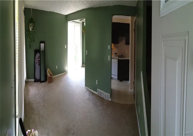 3rd image of 61 Springwood Dr, Webster, NY 14580 | MLS# B1685557