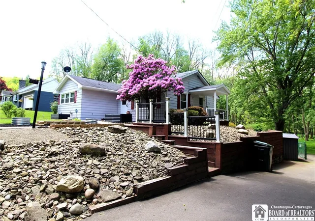 Photo 4 of Sale Pending at 221 Willow Ave, Jamestown, NY 14701 | MLS# R1685613 | Listing updated on 2026-07-21
