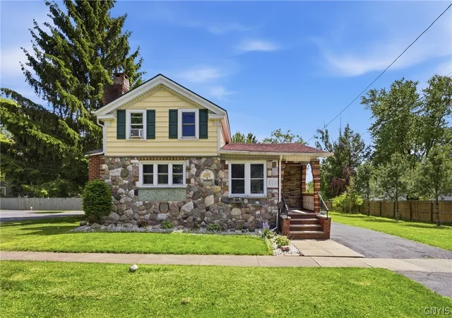 1st image of 505 4th St, Salina, NY 13088 | MLS# S1684875