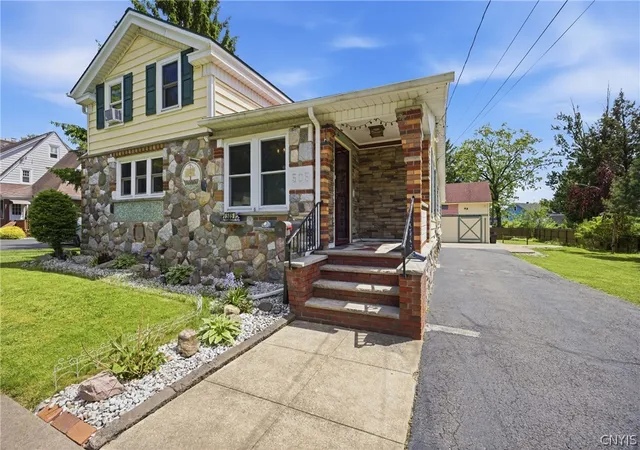 2nd image of 505 4th St, Salina, NY 13088 | MLS# S1684875