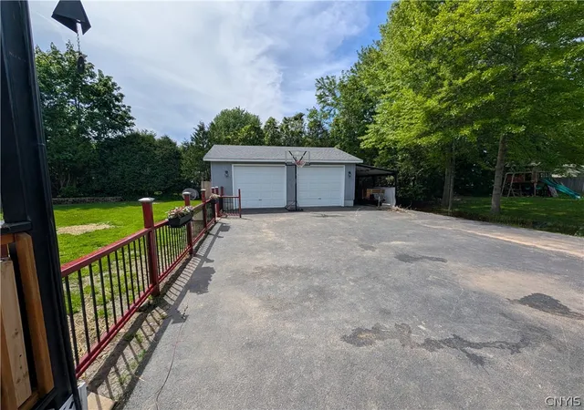 2nd image of 8251 Exeter Dr, Lysander, NY 13027 | MLS# S1685572