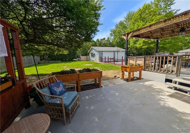 3rd image of 8251 Exeter Dr, Lysander, NY 13027 | MLS# S1685572