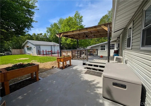 4th image of 8251 Exeter Dr, Lysander, NY 13027 | MLS# S1685572