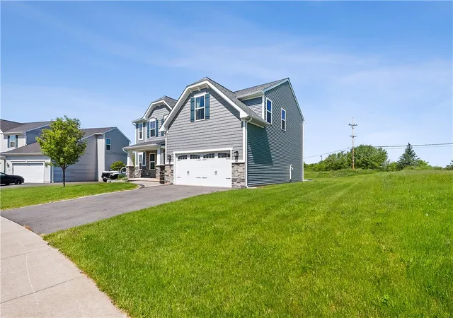 Photo 2 of Sale Pending at 1086 Harlowe Ln, Farmington, NY 14425 | MLS# R1685567 | Listing updated on 2026-07-16