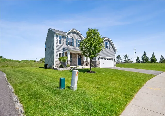 Photo 3 of Sale Pending at 1086 Harlowe Ln, Farmington, NY 14425 | MLS# R1685567 | Listing updated on 2026-07-16