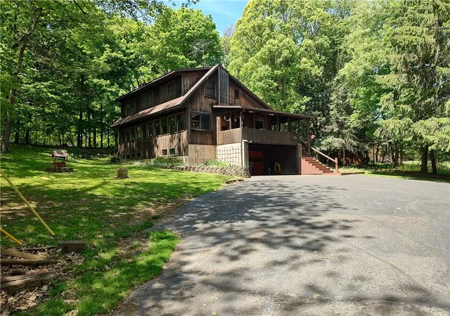 1st image of 80 Pearl St, Lyons, NY 14489 | MLS# R1683445